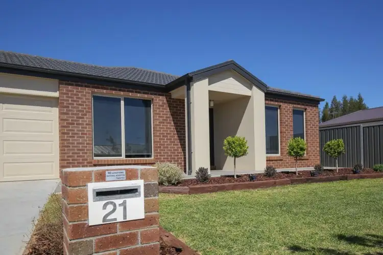 Second view of Homely house listing, 21 Anne Cox Drive, Red Cliffs VIC 3496