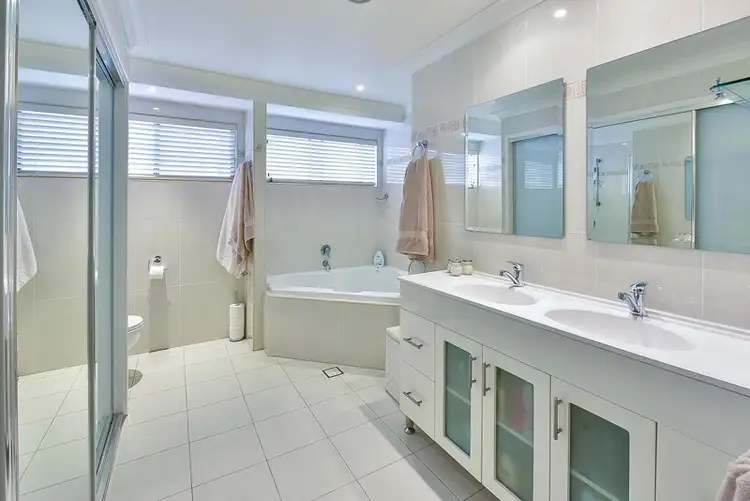 Fifth view of Homely house listing, 2 Hewitt Place, Minto NSW 2566