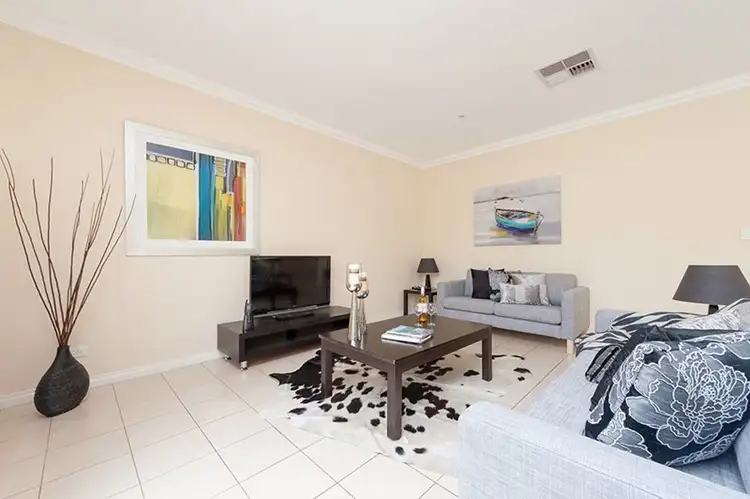 Sixth view of Homely house listing, 6 Berrima Close, Craigieburn VIC 3064