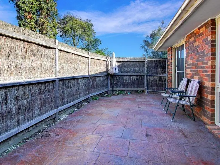 Sixth view of Homely unit listing, 1/10 Jindalee Court, Frankston VIC 3199