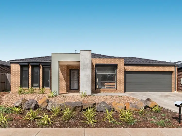 32 Arnolds Creek Boulevard, Melton West VIC 3337