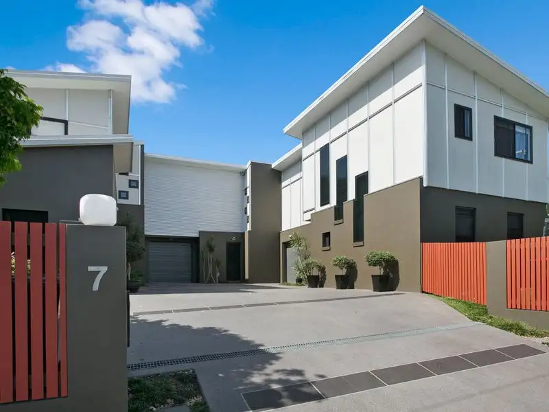 Main view of Homely townhouse listing, 2/7 Paragon Street, Yeronga QLD 4104