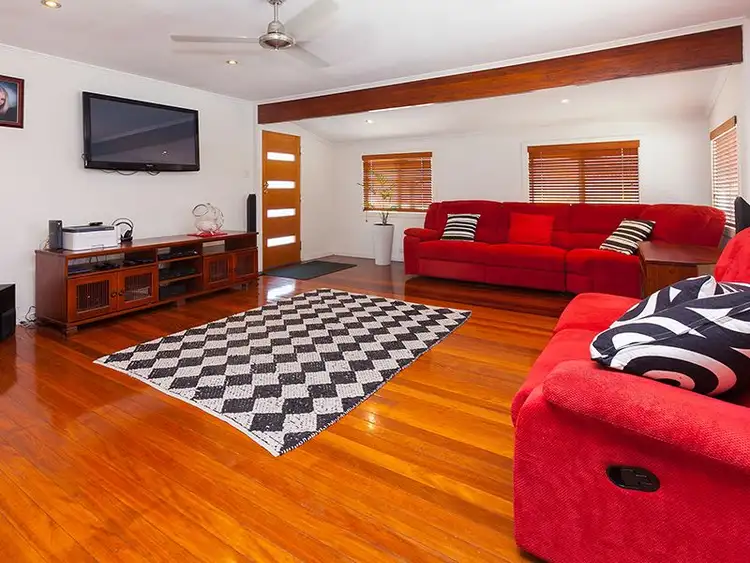 61 Valentia Street, Mansfield QLD 4122