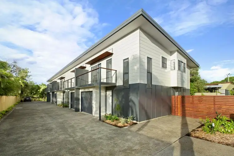 Units 2-4/104 Torquay Road, Scarness QLD 4655