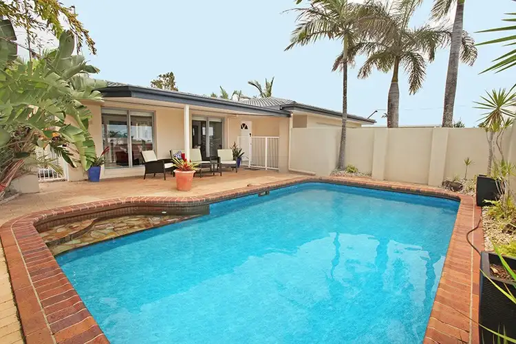 6 Napalle Street, Warana QLD 4575