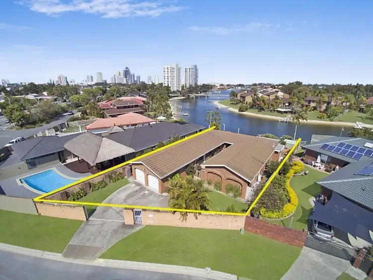 4 Plumosa Court, Mermaid Waters QLD 4218