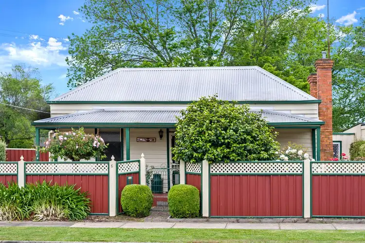 5 Learmonth Street, Hamilton VIC 3300