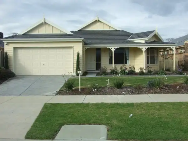 4 Aisbett Close