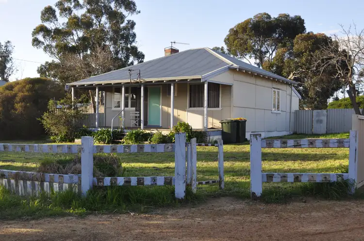 19 Cobham Street, Katanning WA 6317