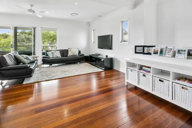 33 Greens Road, Coorparoo QLD 4151