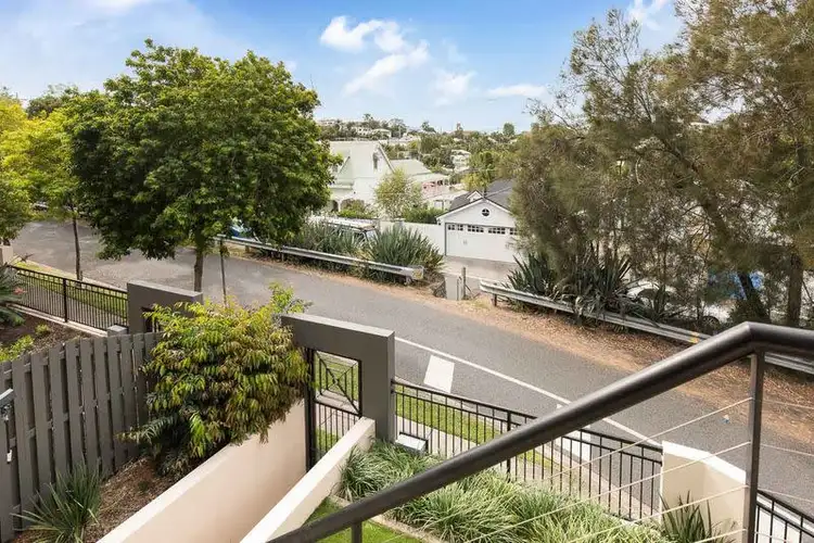 4/70 Norman Crescent, Norman Park QLD 4170