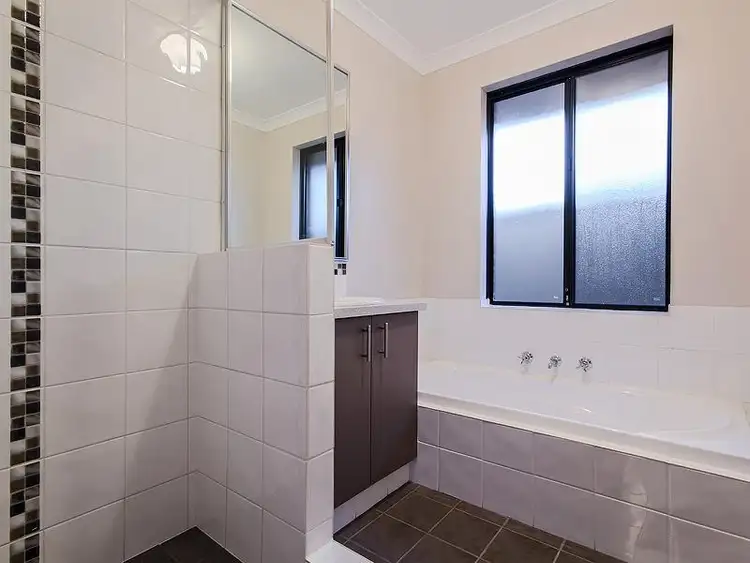 Sixth view of Homely house listing, 6 Borthwick Place, Orelia WA 6167