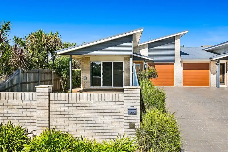 Main view of Homely unit listing, Unit 2/208 Stenner Street, Middle Ridge QLD 4350