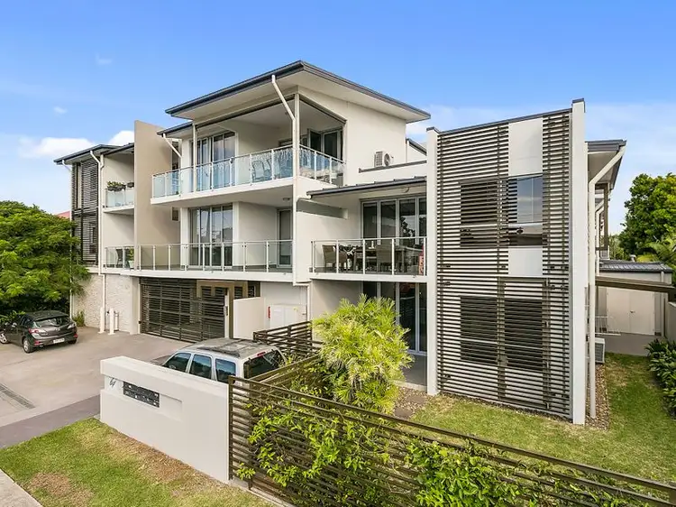 1/64 Barton Road, Hawthorne QLD 4171