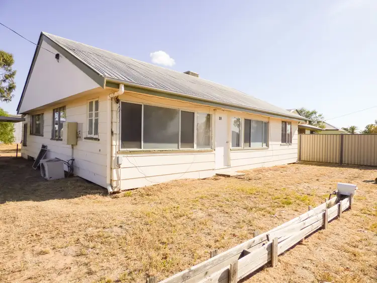 38 Raglan Street, Roma QLD 4455