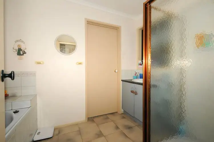 Sixth view of Homely house listing, 4 Minka Court, Skye VIC 3977