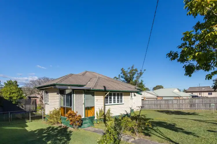 19 Dickenson Street, Carina QLD 4152