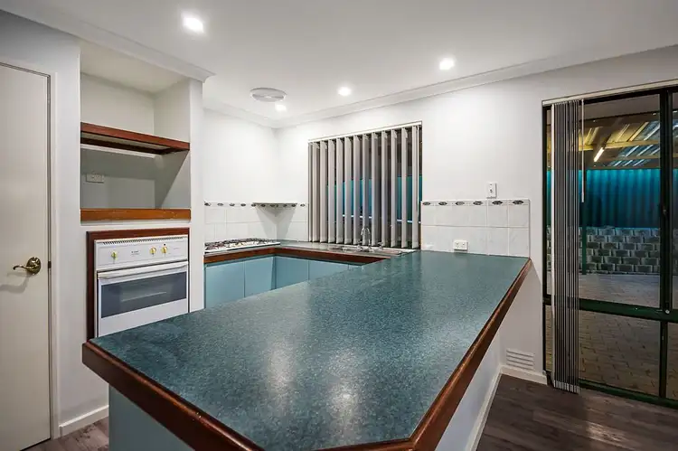 Fifth view of Homely house listing, 7 Werloo Court, Leda WA 6170