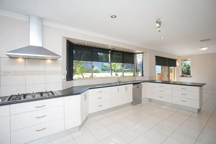 9 Stirling Close, Swan View WA 6056
