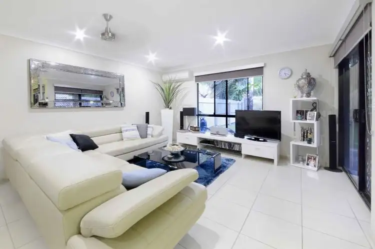 2/24 Links Drive, Cannonvale QLD 4802