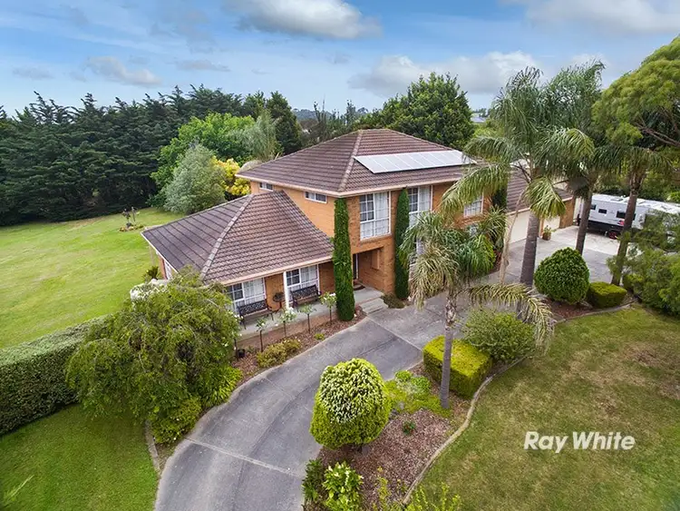 32 Halcyon Way, Narre Warren South VIC 3805