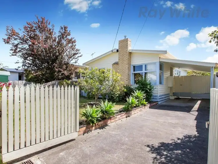 86 Eighth Avenue, Rosebud VIC 3939
