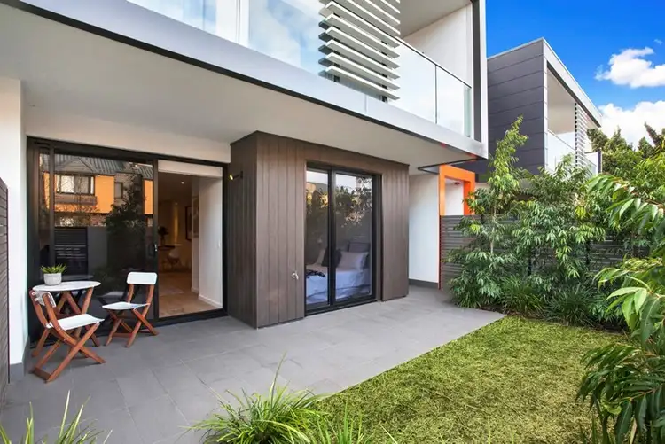 Sixth view of Homely apartment listing, 2/15 Manchester Grove, Glen Huntly VIC 3163