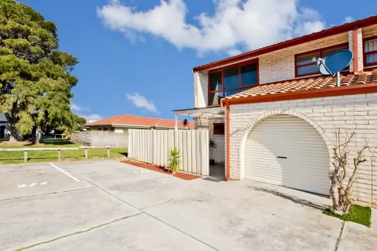 1/7 Mooloola Way, West Lakes Shore SA 5020