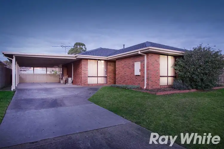 11 Gipps Crescent, Cranbourne North VIC 3977