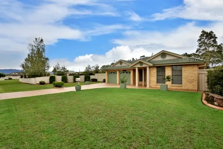 10 Burradoo Crescent, Nowra NSW 2541