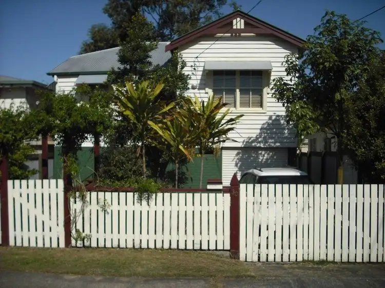 30 Madgwick Street, Wynnum QLD 4178