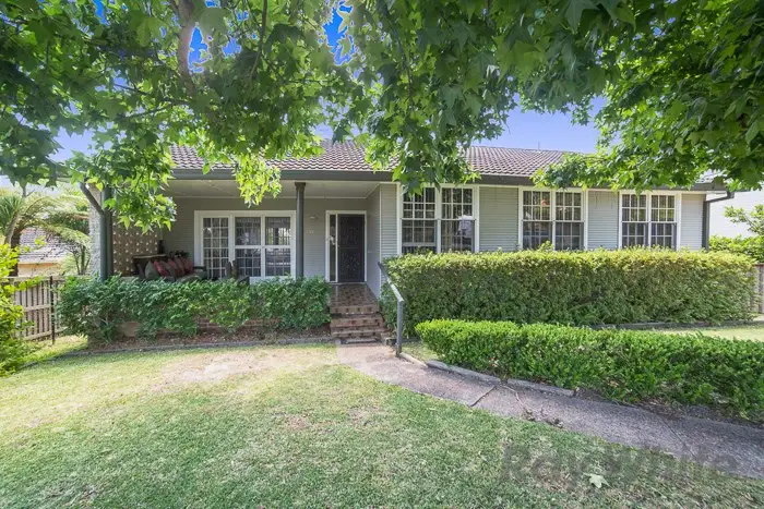 15 Taylor Crescent, Warners Bay NSW 2282