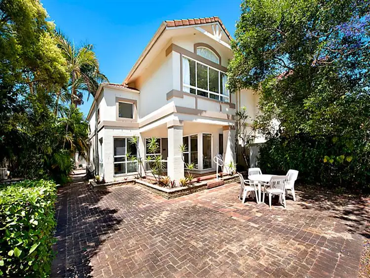 4909 Berkshire Crescent, Hope Island QLD 4212