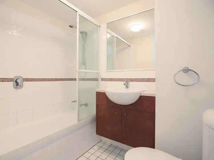 Fifth view of Homely unit listing, 1B/90 Kensington Terrace, Toowong QLD 4066