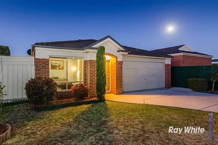 8 Greenbriar Way, Cranbourne West VIC 3977