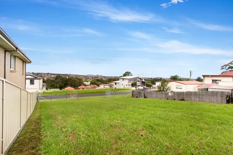 4 Aitkin Place, Lake Heights NSW 2502