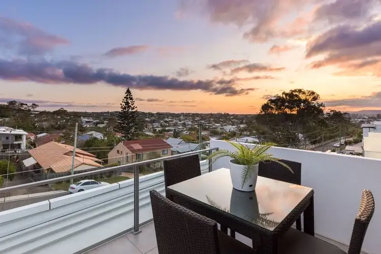 64a Waverley Road, Camp Hill QLD 4152