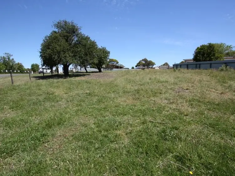 11 Bond Street, Cobden VIC 3266