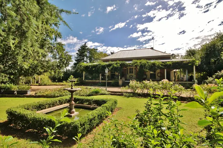 45 Taylor Road, Young NSW 2594