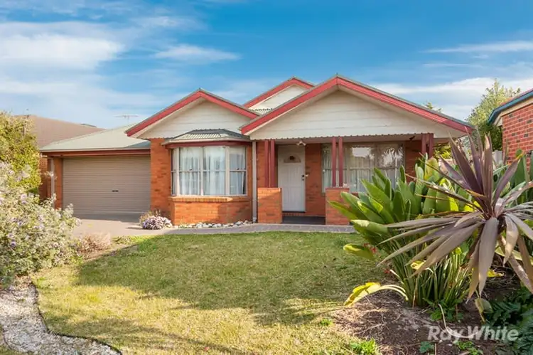 19 Yendon Close, Caroline Springs VIC 3023