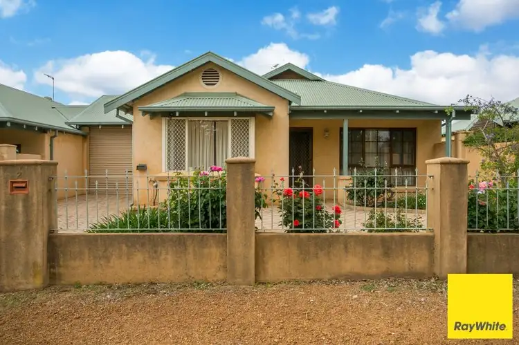 2/3 Dixon Road, Kalamunda WA 6076