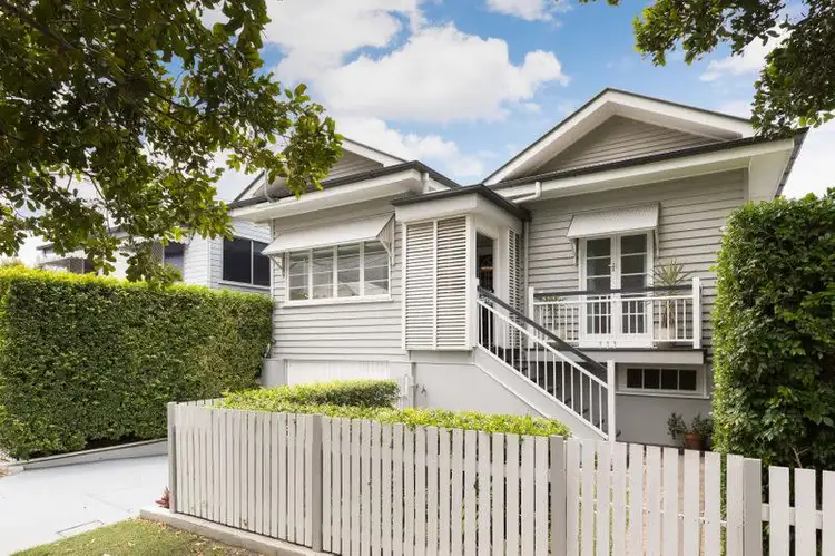 16 Harris Street, Hawthorne QLD 4171