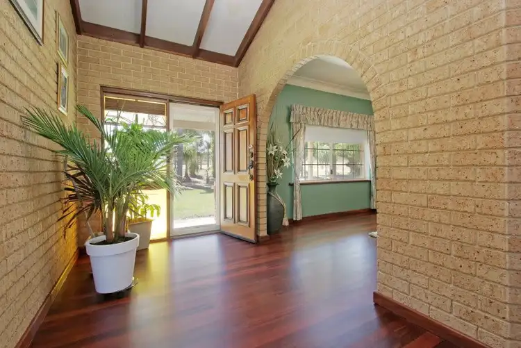 598 Neaves Road, Mariginiup WA 6078