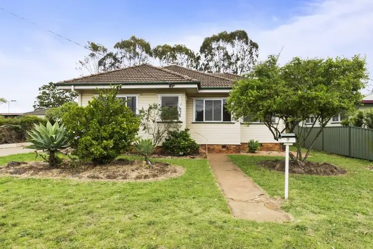 7 Tancred Avenue, Newtown QLD 4350