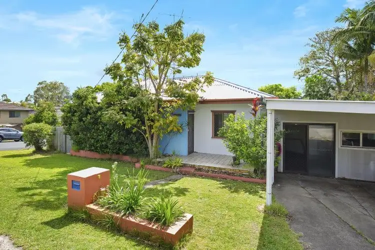 71 Deakin Avenue, Southport QLD 4215