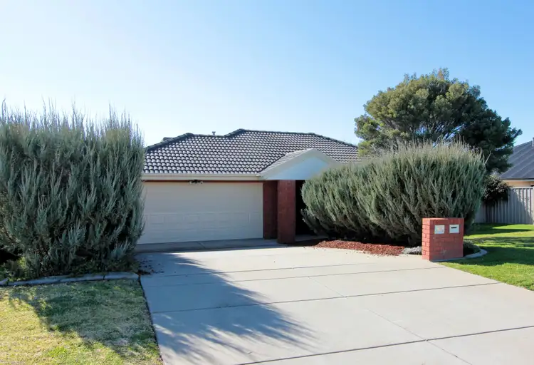 72 Paldi Crescent, Glenfield Park NSW 2650