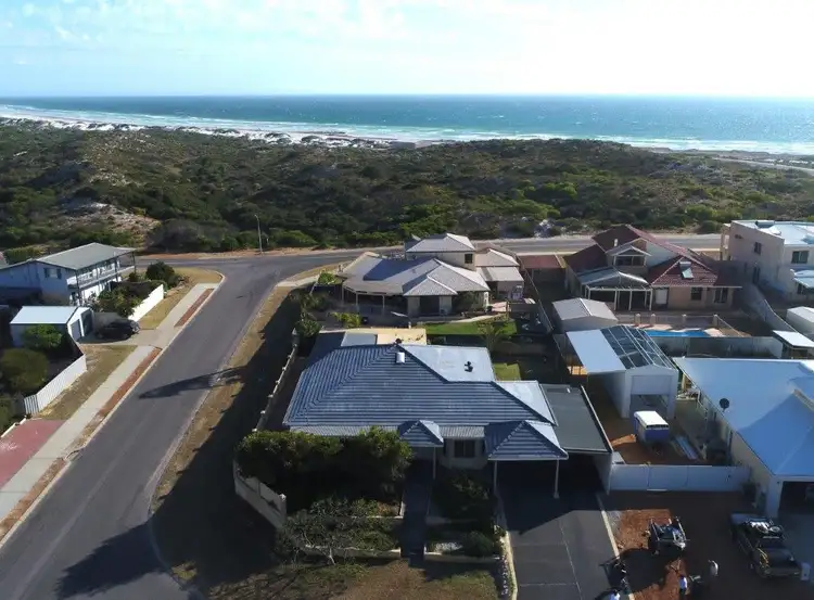Fourth view of Homely house listing, 2 Seaview Court, Port Denison WA 6525