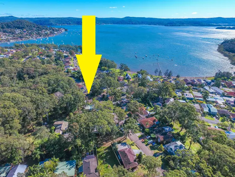 Second view of Homely house listing, 4 Elvys Avenue, Saratoga NSW 2251