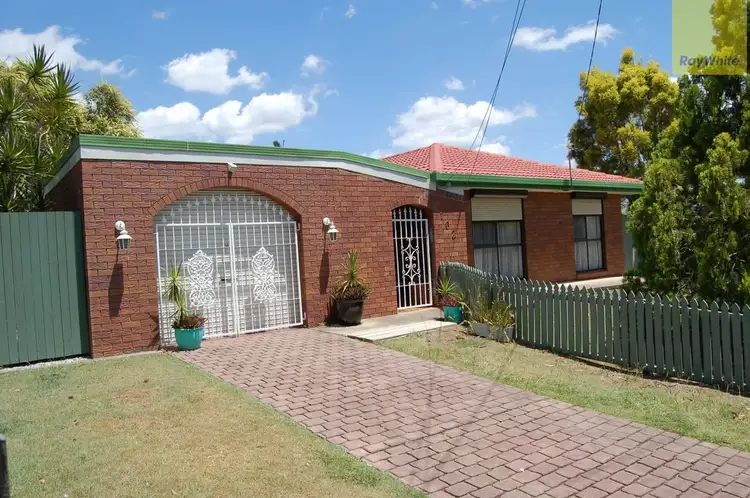 102 Conifer Street, Hillcrest QLD 4118