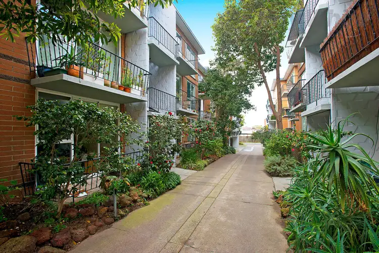 14/23 Robe Street, St Kilda VIC 3182